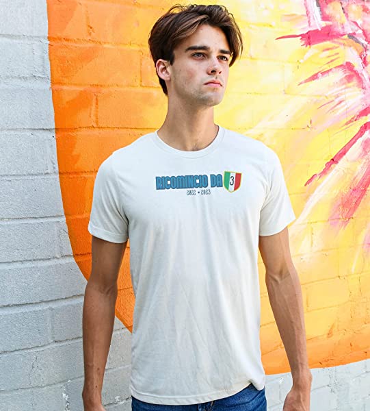 Settantallora - T-Shirt Maglietta Maglia celebrativa Napoli Campione d'Italia 2023 - Frase Simpatica Ricominciamo da Tre 3 Settantallora - T-Shirt Maglietta Maglia celebrativa Napoli Campione d'Italia 2023 - Frase Simpatica Ricominciamo da Tre - immagine 3